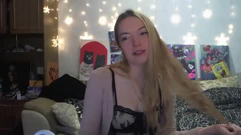 Snapshot of sophiasonata chatting on January 5, 2025, 12:42 am SophiaSonata online show from January 5, 2025, 12:42 am