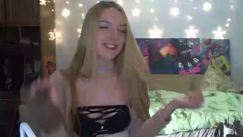 Snapshot of sophiasonata chatting on January 22, 2025, 2:04 am SophiaSonata online show from January 22, 2025, 2:04 am