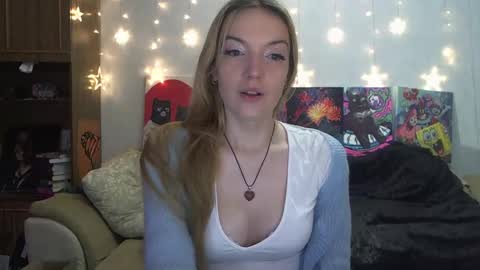 Snapshot of sophiasonata chatting on February 19, 2025, 4:33 pm SophiaSonata online show from February 19, 2025, 4:33 pm