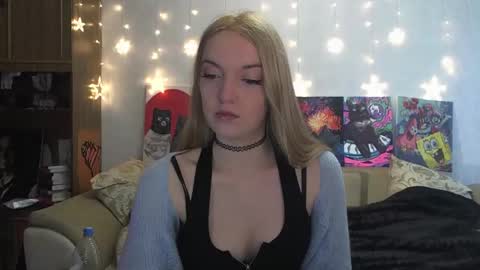 Snapshot of sophiasonata chatting on February 23, 2025, 1:32 pm SophiaSonata online show from February 23, 2025, 1:32 pm