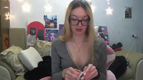 Snapshot of sophiasonata chatting on September 16, 2025, 8:21 pm SophiaSonata online show from September 16, 2025, 8:21 pm