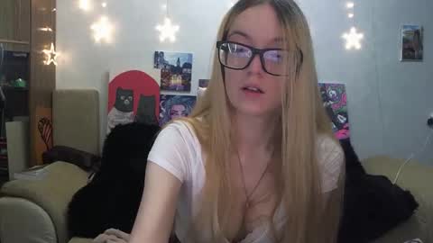 Snapshot of sophiasonata chatting on September 18, 2025, 7:49 pm SophiaSonata online show from September 18, 2025, 7:49 pm