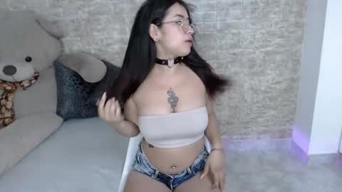   online show from September 26, 2025, 7:51 pm