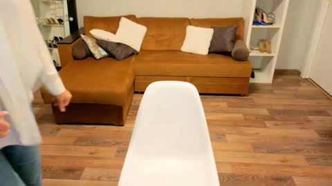 Sophie online show from December 17, 2025, 3:07 pm