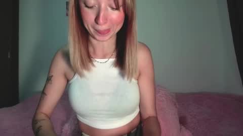 Snapshot of sophie_collins13 chatting on January 27, 2025, 11:43 pm Sophie online show from January 27, 2025, 11:43 pm