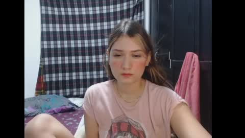 Snapshot of sophie_cutexx chatting on January 19, 2025, 11:00 pm sophie online show from January 19, 2025, 11:00 pm
