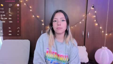 Snapshot of sophie_demoiselle chatting on September 18, 2025, 12:40 pm online show from September 18, 2025, 12:40 pm