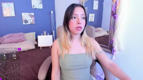 Snapshot of sophie_demoiselle chatting on October 25, 2025, 4:35 pm online show from October 25, 2025, 4:35 pm