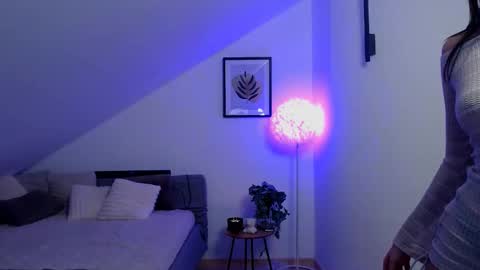 Sophie online show from November 11, 2025, 5:57 pm