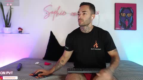 SOPHIE - FOXX online show from October 23, 2025, 1:54 pm