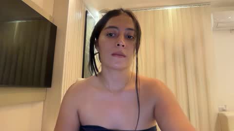 Snapshot of sophie_foxxx chatting on May 28, 2026, 4:10 am Sophie online show from May 28, 2026, 4:10 am