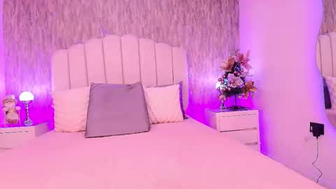 sophie online show from November 24, 2025, 11:54 am