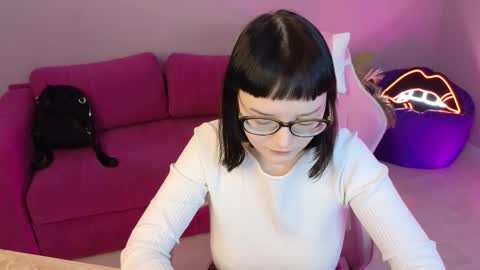 Sophie online show from November 30, 2025, 7:45 am