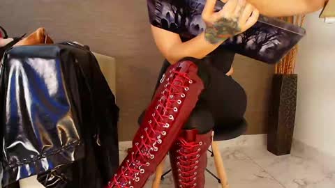 Snapshot of sophie_littles chatting on December 27, 2024, 4:10 pm Sophie online show from December 27, 2024, 4:10 pm