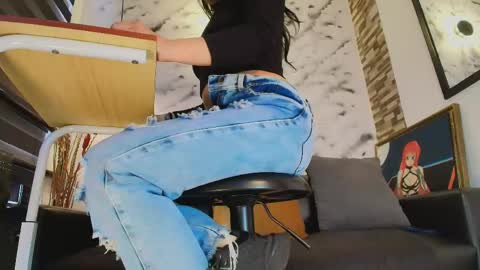 Sophie online show from April 17, 2026, 1:36 pm