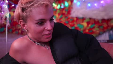 Snapshot of sophie_lovely chatting on December 24, 2024, 8:11 am derpy derpington online show from December 24, 2024, 8:11 am