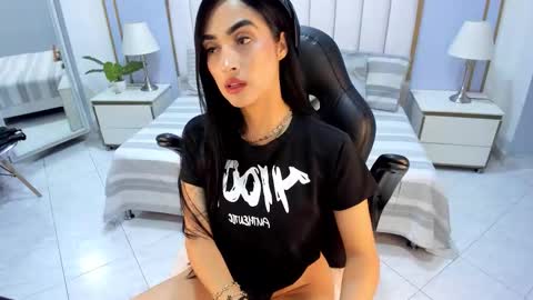 Snapshot of sophie_nolie chatting on February 21, 2026, 12:28 pm Sophi online show from February 21, 2026, 12:28 pm