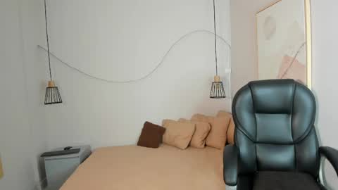 Snapshot of sophie_nolie chatting on May 7, 2026, 12:43 pm Sophi online show from May 7, 2026, 12:43 pm