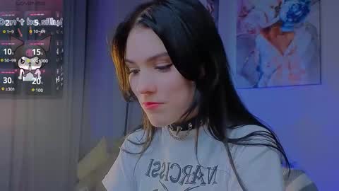 Snapshot of sophie_nomenal_ chatting on November 4, 2025, 1:54 pm sophie_nomenal_ online show from November 4, 2025, 1:54 pm