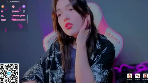 sophie_nomenal_ online show from April 16, 2026, 11:18 pm