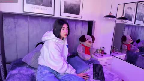 Snapshot of sophie_silverr chatting on September 25, 2025, 6:11 pm Sophie online show from September 25, 2025, 6:11 pm