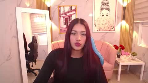 Snapshot of sophie_thomson_a chatting on October 18, 2025, 8:20 pm Sophie Thomson online show from October 18, 2025, 8:20 pm