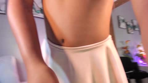 sophie_w1 online show from December 16, 2025, 12:21 pm