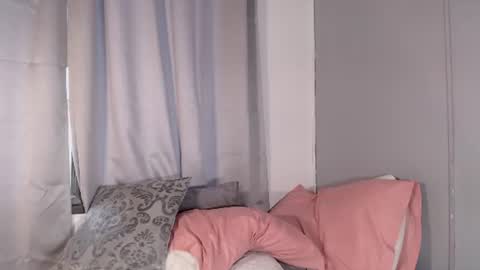 sophie_w1 online show from July 28, 2026, 4:39 pm