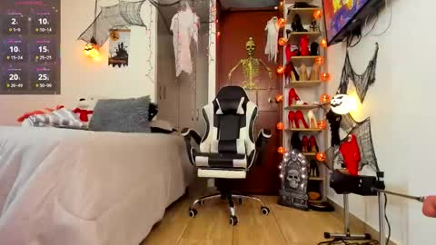 sophiebaker__ online show from October 4, 2025, 2:09 am