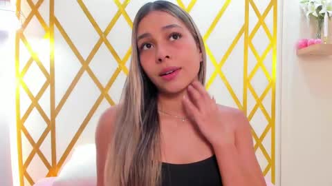 Sophie online show from April 17, 2026, 1:14 pm