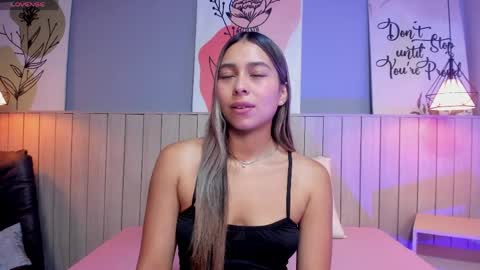 Sophie online show from May 27, 2026, 1:08 pm