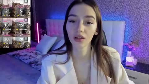 Snapshot of sophiecherrie chatting on March 3, 2025, 7:32 am Sophie online show from March 3, 2025, 7:32 am