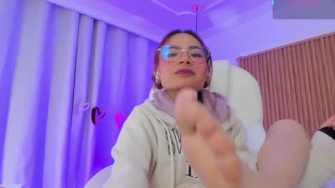 Snapshot of sophiecherry_ chatting on March 7, 2025, 5:51 am Sophie IG sophiecherry es online show from March 7, 2025, 5:51 am