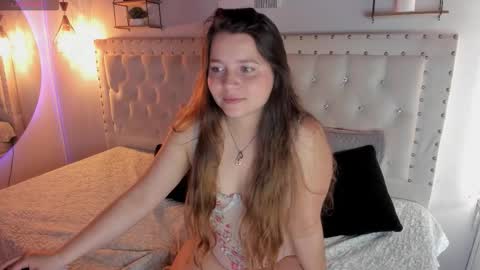 Sophie  online show from December 2, 2025, 1:28 pm