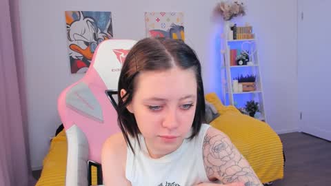 Snapshot of sophiee_lane chatting on December 23, 2024, 3:50 am Sophie online show from December 23, 2024, 3:50 am