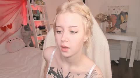 Snapshot of sophiee_lane chatting on February 16, 2025, 3:58 am Sophie online show from February 16, 2025, 3:58 am