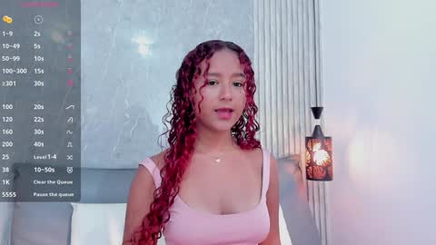Snapshot of sophiee_velvet chatting on December 20, 2024, 7:39 pm online show from December 20, 2024, 7:39 pm