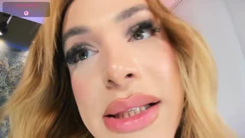 Snapshot of sophiehoney_ts chatting on April 18, 2026, 7:07 pm SAMANTHA online show from April 18, 2026, 7:07 pm
