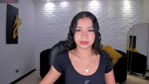 Sophie Houston online show from December 17, 2025, 4:29 am