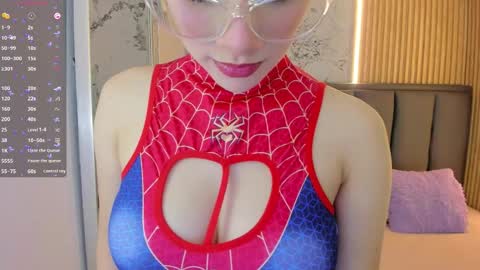 Snapshot of sophiemeyer chatting on October 9, 2025, 12:47 pm Sophie online show from October 9, 2025, 12:47 pm