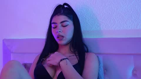  Sophie  online show from December 19, 2025, 6:59 pm