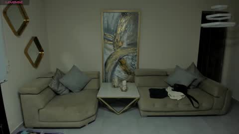 Sophie  Palmer online show from October 6, 2025, 10:23 am