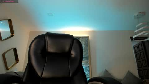 Sophie  Palmer online show from October 11, 2025, 11:31 am