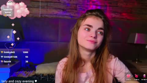 Snapshot of sophiesuvi chatting on December 6, 2024, 5:11 pm Sophie and my bestie Mandy online show from December 6, 2024, 5:11 pm