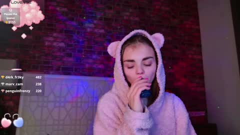 Snapshot of sophiesuvi chatting on December 7, 2024, 5:42 pm Sophie and my bestie Mandy online show from December 7, 2024, 5:42 pm