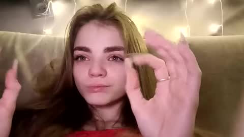Snapshot of sophiesuvi chatting on January 2, 2025, 2:54 am Sophie and my bestie Mandy online show from January 2, 2025, 2:54 am