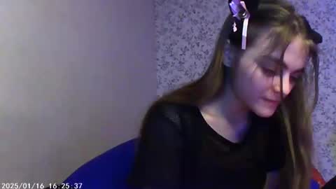 Snapshot of sophiesuvi chatting on January 15, 2025, 6:08 pm Sophie and my bestie Mandy online show from January 15, 2025, 6:08 pm