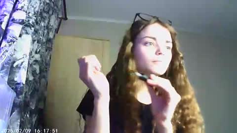 Snapshot of sophiesuvi chatting on February 8, 2025, 6:01 pm Sophie and my bestie Mandy online show from February 8, 2025, 6:01 pm