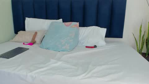 sophieturner_mg online show from November 24, 2025, 7:13 pm