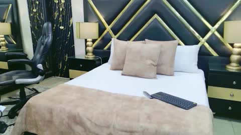 SophieWinslow online show from March 17, 2026, 1:47 pm